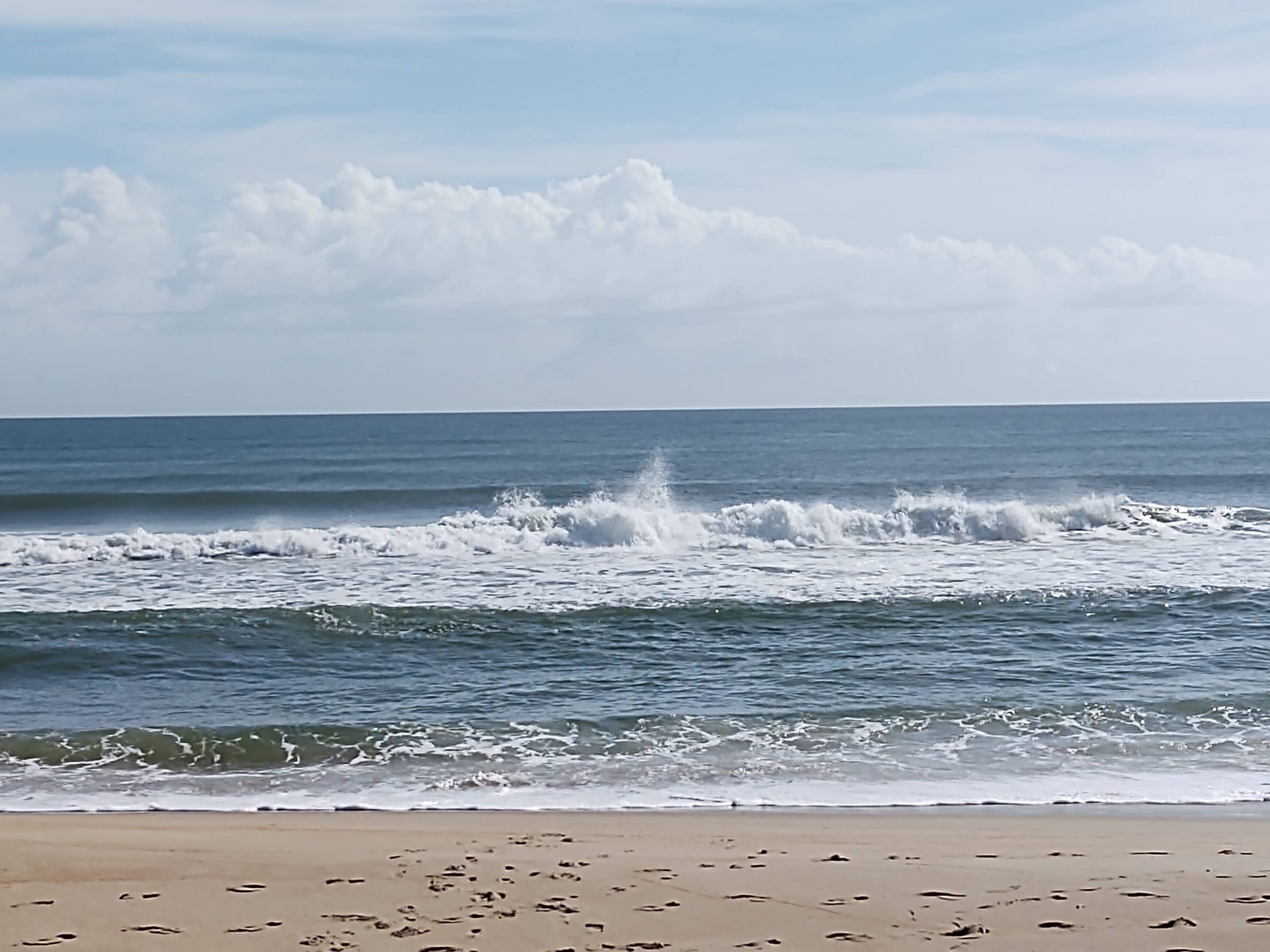 Image: Waves crashing on a beach