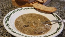 Image: Mushroom soup with bread